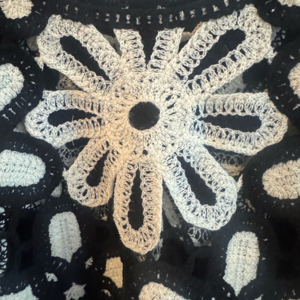 Floral POL Crochet Black and White long sleeve Top one size - Picture 3 of 4